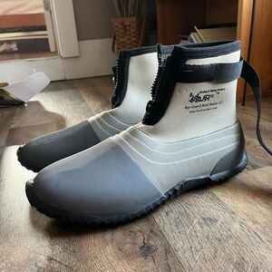 Everlast Men's Ray-Guard Reef Boots - Black and Gray